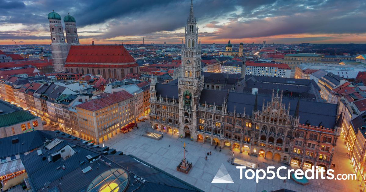 Münchner Rathaus bei Dämmerung