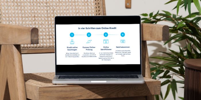 Laptop zeigt Schritte für Targobank Online-Kredit